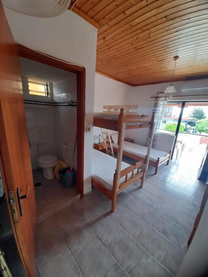 Christina Sunny Rooms Loútsa Dış mekan fotoğraf