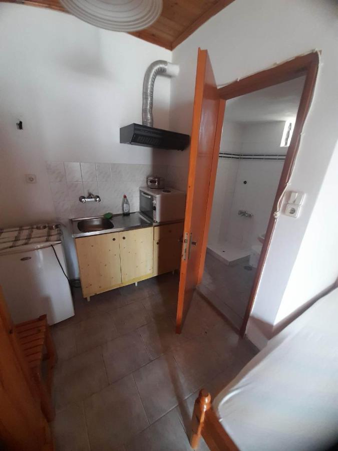 Christina Sunny Rooms Loútsa Dış mekan fotoğraf