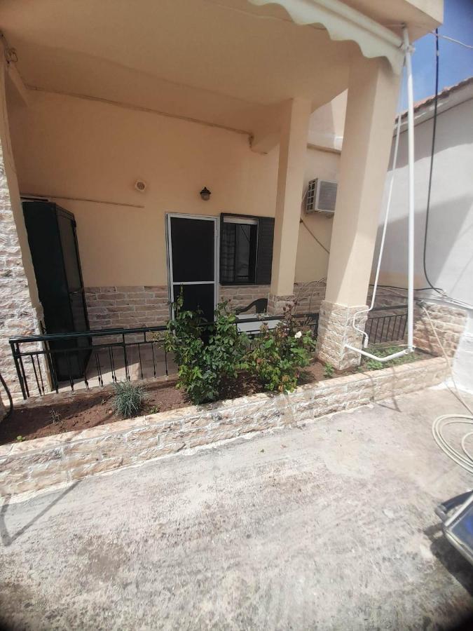 Christina Sunny Rooms Loútsa Dış mekan fotoğraf
