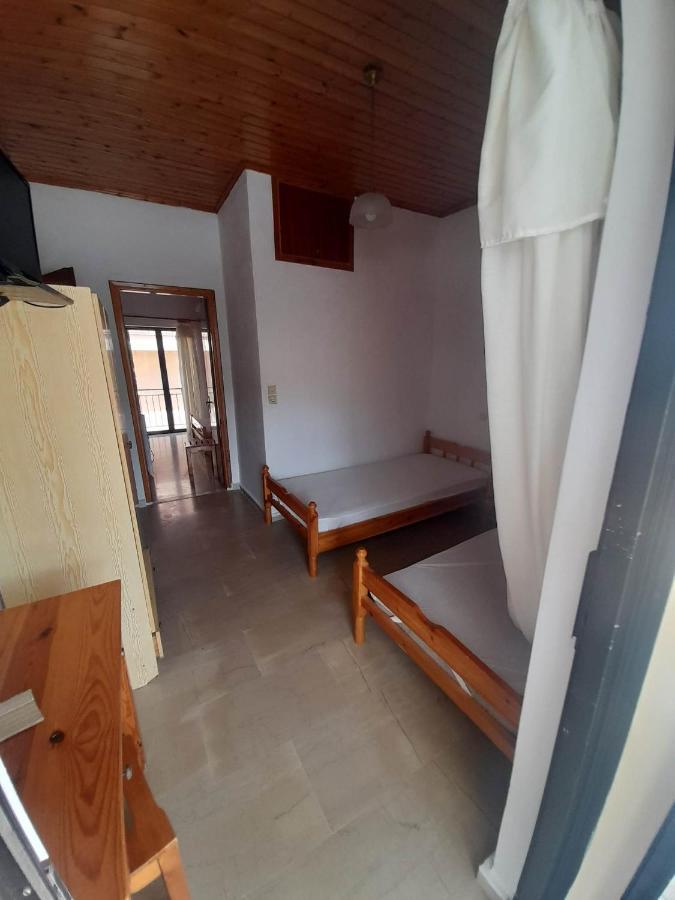Christina Sunny Rooms Loútsa Dış mekan fotoğraf