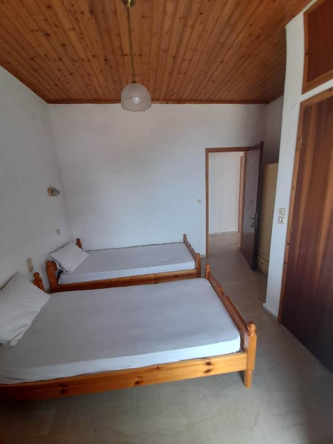 Christina Sunny Rooms Loútsa Dış mekan fotoğraf